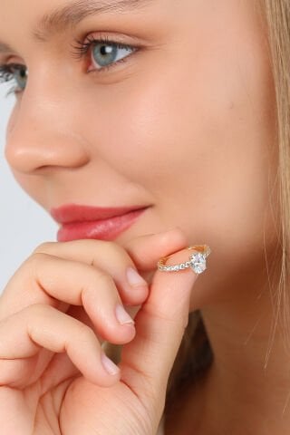 14 Ayar Altın Taş Dizili Tek Taş Yüzük