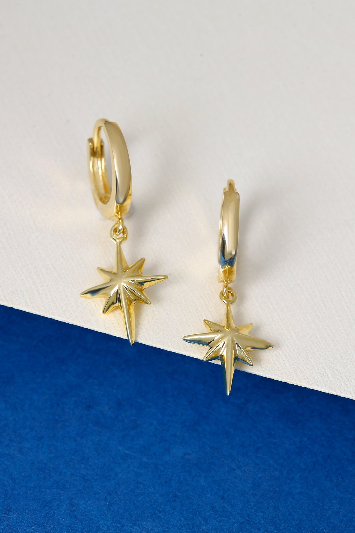 14 Ayar Altın Kuzey Yıldızı Sallantılı Halka Küpe