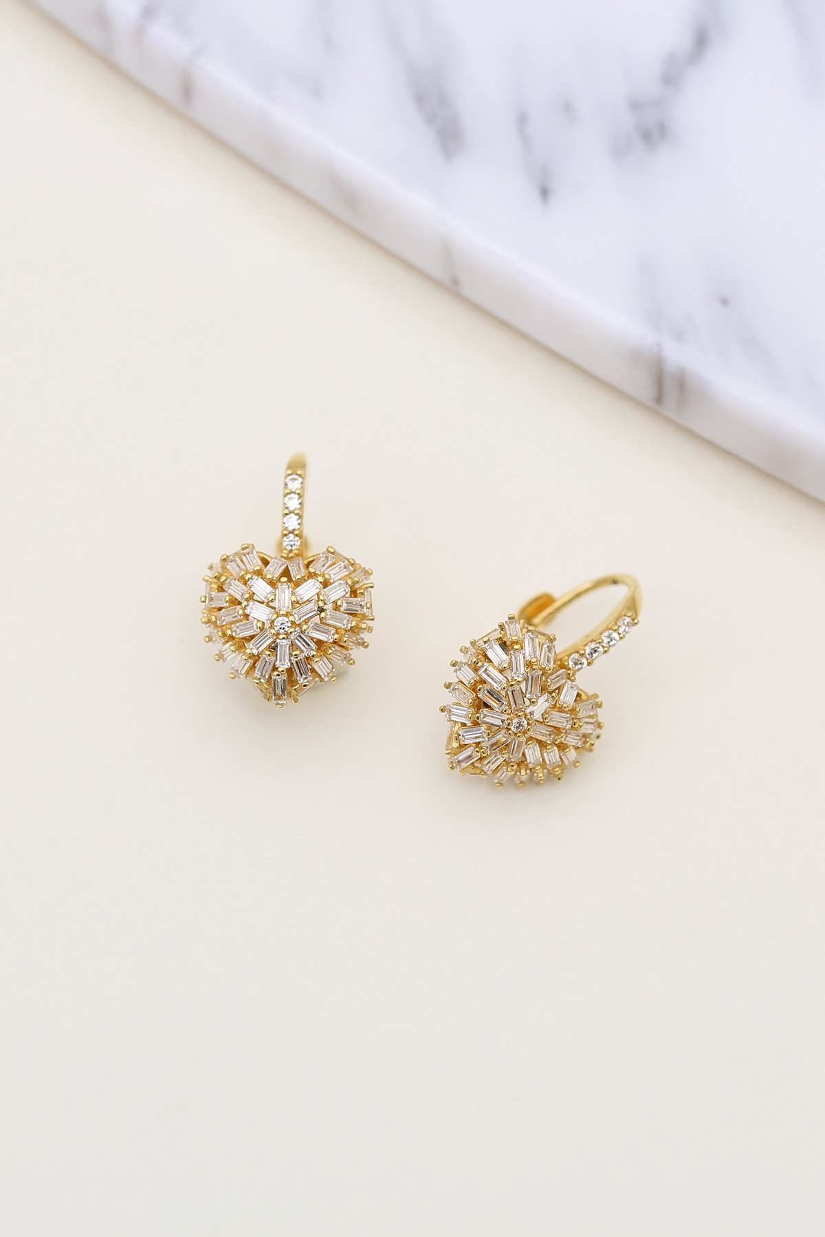 14 Ayar Altın Taşlı Kalp Küpe