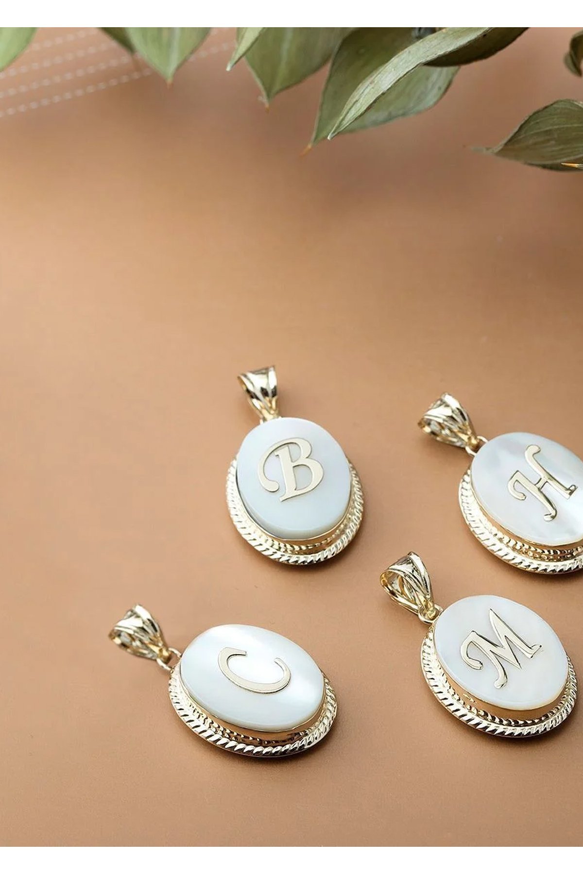 14 Ayar Altın Ay Işığı Harf Kolye Ucu (web'e özel harf varyantlı)