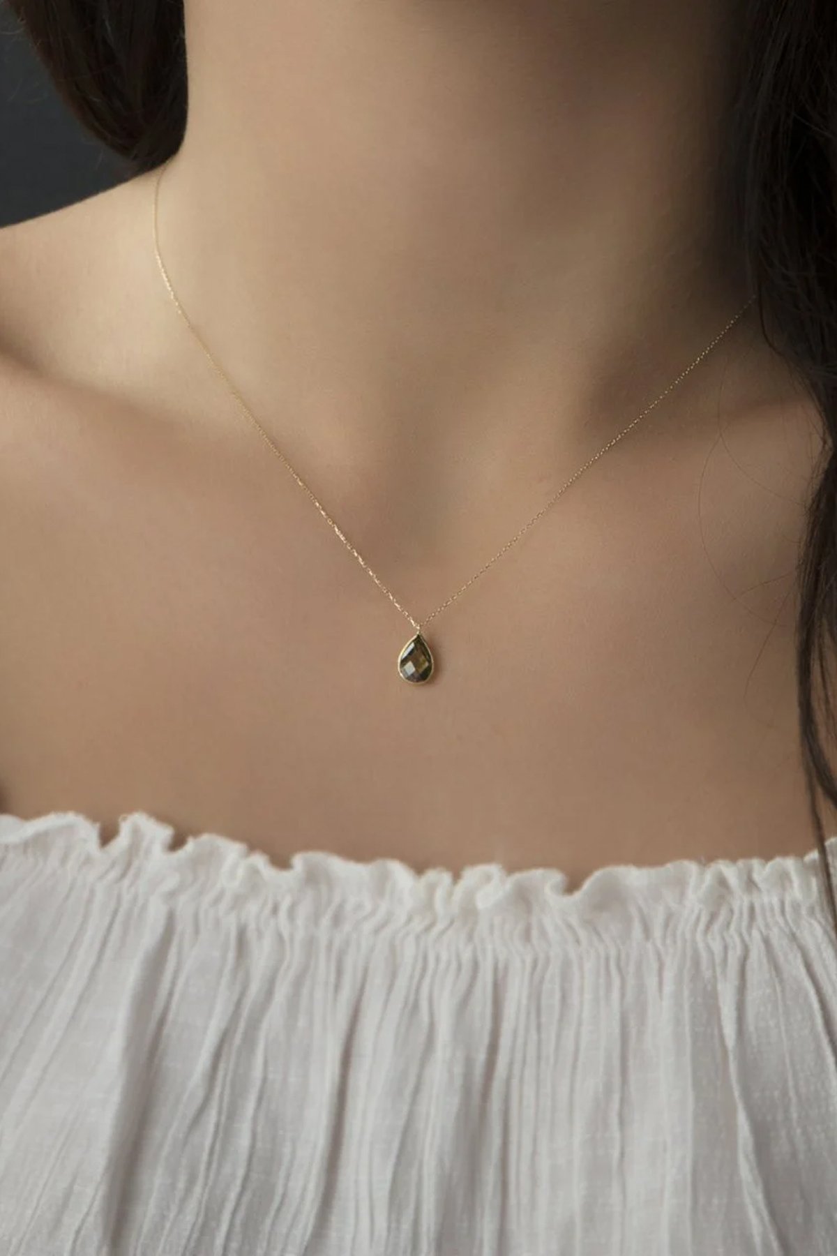 14 Ayar Altın Haki Yeşil Damla Taş Kolye