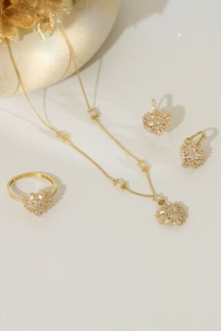 14 Ayar Altın Baget Detaylı Kalpli Kolye