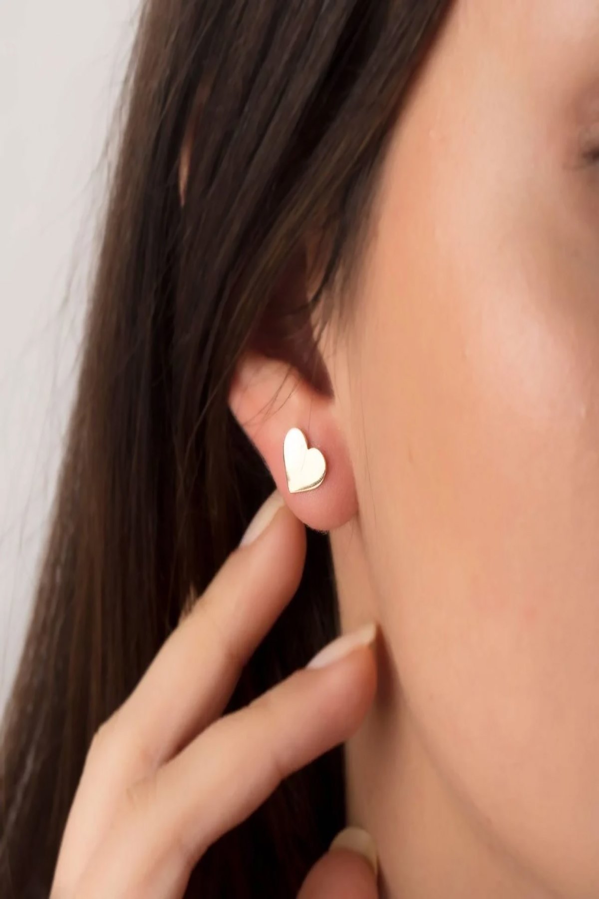 14 Ayar Altın Çivili Kalp Küpe