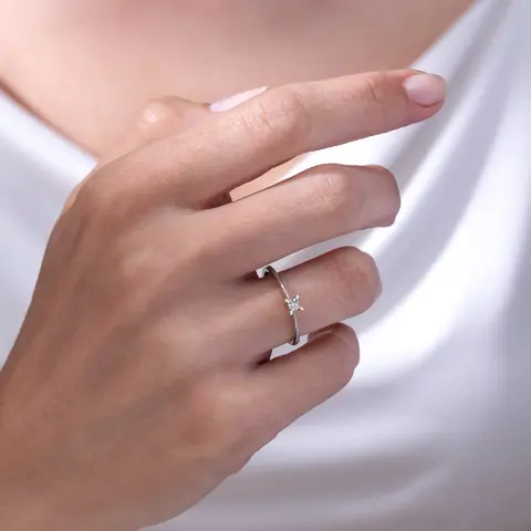 0,08 Karat Pırlanta Tektaş Yüzük